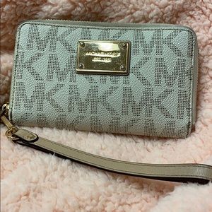 Michael Kors Jet Set Wristlet
